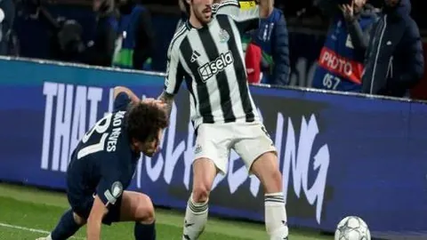 艾克森点球建功，郜林头球辅助，深圳队2-1惊险击败广州队